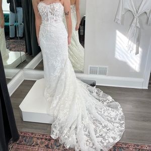 Ivory Lace Wedding Dress